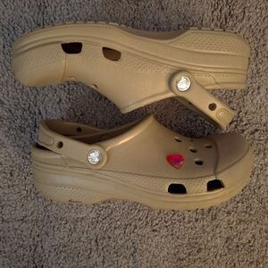 Crocs Croslite Beige Clogs with Heart Charm Womens Sz 8